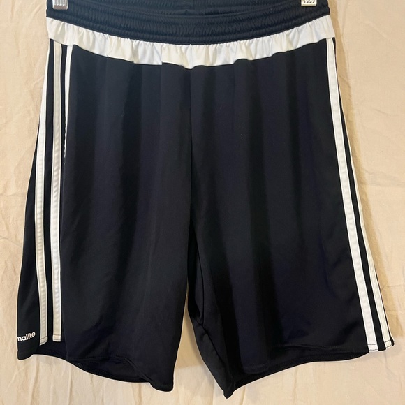 Set of 2 Adidas men’s size small athletic shorts. - Picture 5 of 6